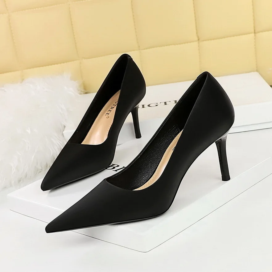 Style Fashionable And Minimalist Slim Shallow Mouth Pointed Toe Versatile Commuting High Heels Pumps Women Wedding Single Shoes