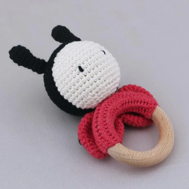 Q0KB Baby Wooden Teether Natural Teething Grasping Toys Mobile Pram Crib Ring Ladybug Crochet Rattle Soother Nursing