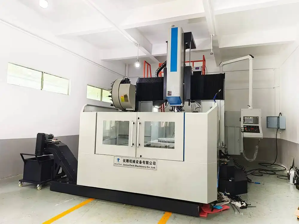 2017 Uniontech CNC معالجة المعادن العمودية عالية السرعة Hine Center Bt50 طحن PLC جسرية ثابتة يتم التحكم فيها