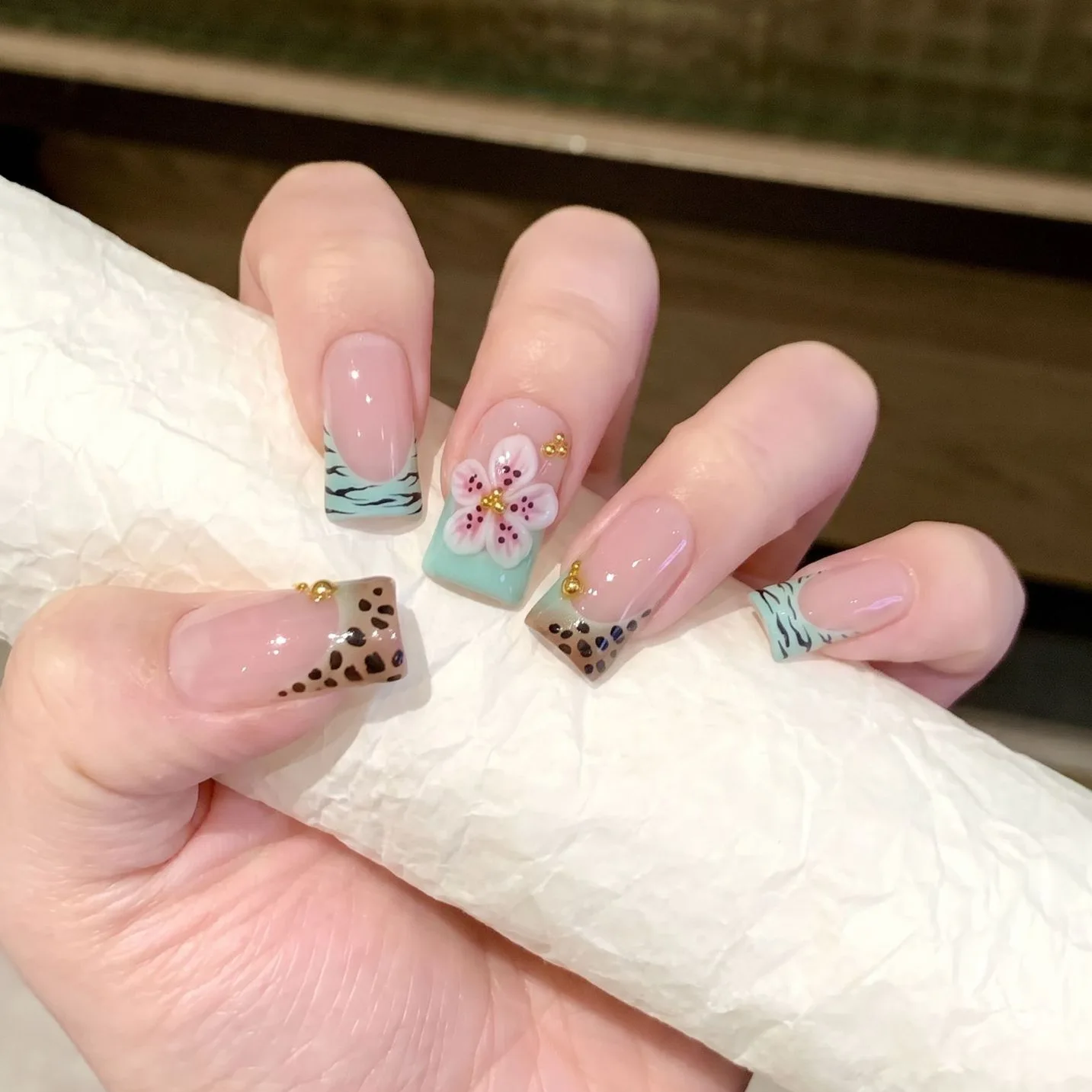 10 Stück Kurze Entenschnabel-Kunstnägel Blaue Französische Nagelspitzen 3D Blumen Vintage Aufdrücknägel Handgefertigte DIY Quadratische Kunstnägel – Detail 1