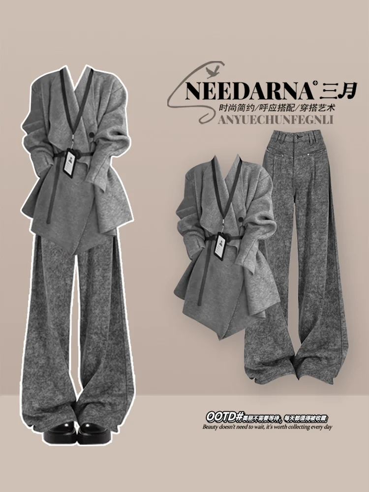 طقم نسائي عصري وغير رسمي للربيع والخريف النسخة الكورية سترة محبوكة + تنورة رمادية طقم نسائي أنيق مكون من قطعتين