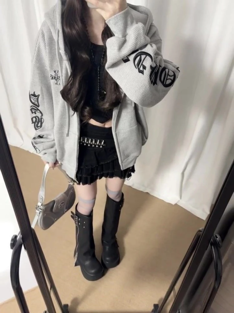 Amerykańska odzież wierzchnia w stylu vintage, zapinana na zamek, z wzorem liter, długi rękaw, jednolity kolor, modna kieszeń, subkultura, składana kaptur, damska, jesień 2025.