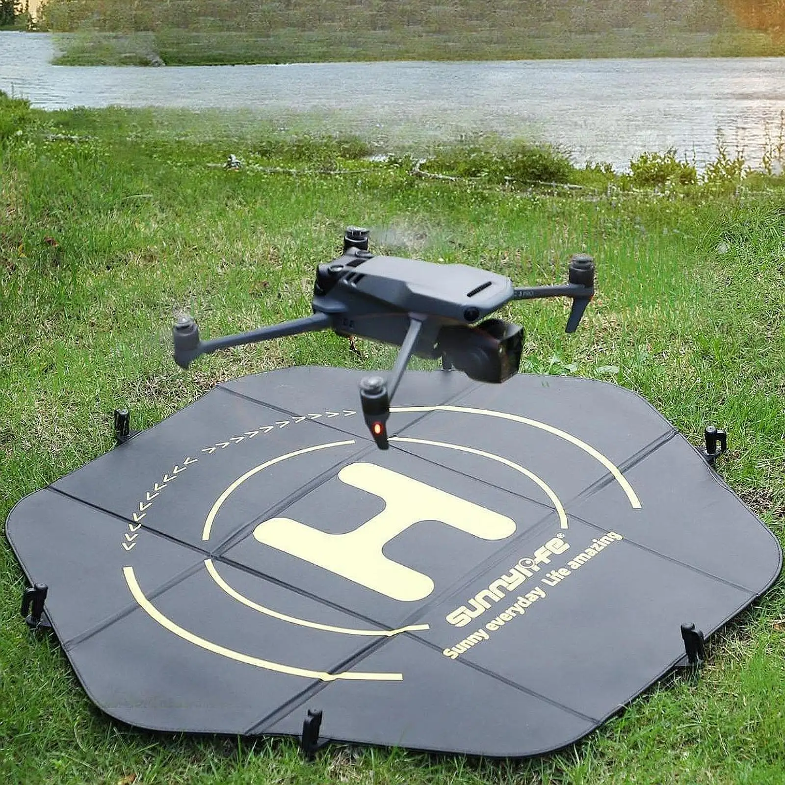 Drone Landing Pad Anti Skid Fast Foldable Helipad for Park Helicopter Yard