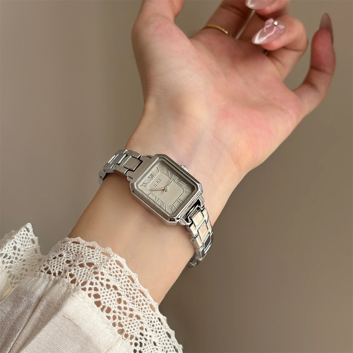 2026 New Design Women'S Chain Watch, Summer Style, Skeletonized Exquisite Analog Hand Watch, High-End Retro Quartz Watch