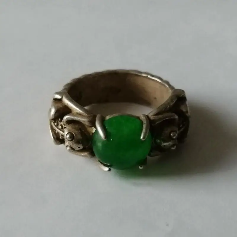 China Hand-Carved Precious Tibetan Silver Gem Inlay Frog Statue Ring