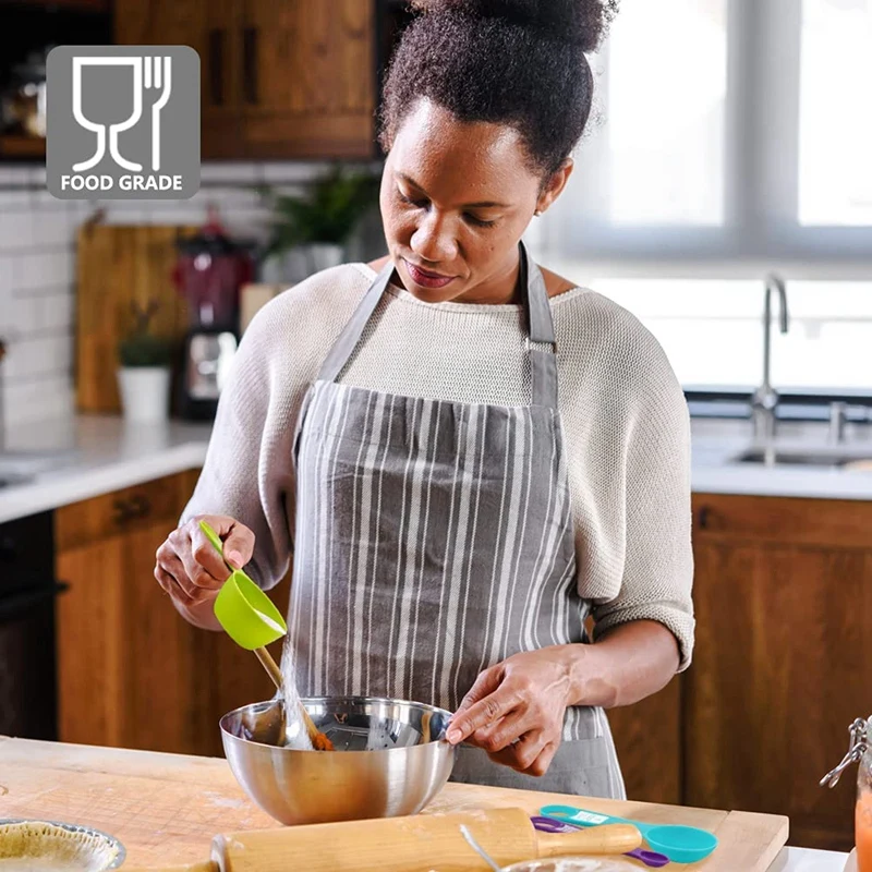 ชุดถ้วยตวงและช้อนพลาสติก12ชิ้นเครื่องมือตวงในห้องครัวสีเหมาะสำหรับการอบและทำอาหาร (สุ่มสี)