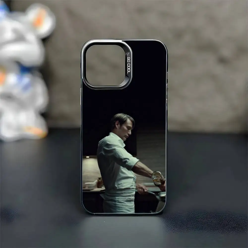 حافظة هاتف TV H-Hannibal لهاتف iPhone 16,15,14,13,12,11,Mini,Pro,MAX غطاء أسود غير لامع مقاوم للصدمات
