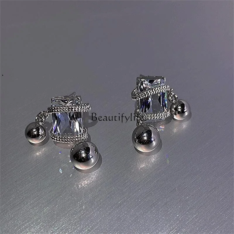 

Geometric Zircon Ball Stud Earrings Niche Design Advanced