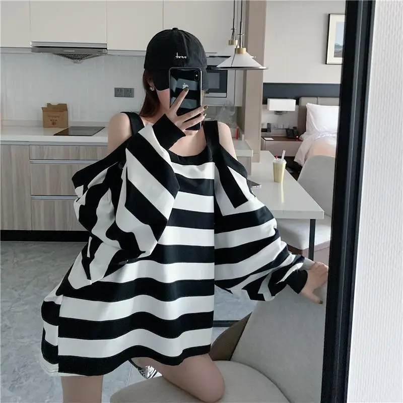 2026 Spring and Autumn Fashion Stripe Strap Off Shoulder Pure Casual Loose Oversize Long Sleeve Large Edition Versatile T-shirt