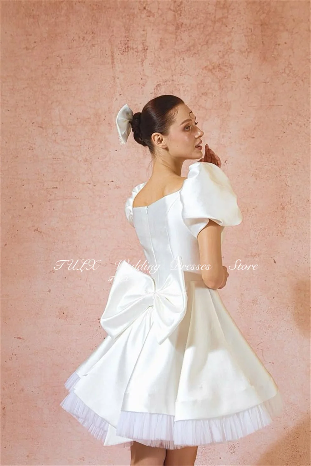 Elegancka Krótka Satynowa Sukienka Ślubna TULX Kwadratowy Dekolt Bufiaste Rękawy Suknie Ślubne Przed Kolano Kokarda na Plecach Zaręczyny Personalizowana