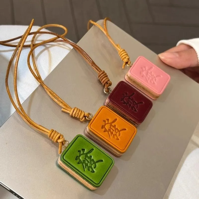 

Creative Mahjong Keychain Handmade Leather Mahjong Charm Lucky Wealth Mahjong Tile Pendant Decorative for Bags and Keys Trinkets