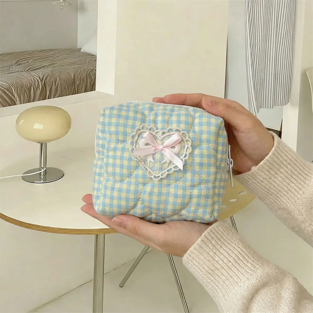 Quilted Portable Cosmetic Bag Plaid Gingham Lace Heart Bow Zipper Coin Purse Heart-shaped Space Saving Travel Kit Organizer