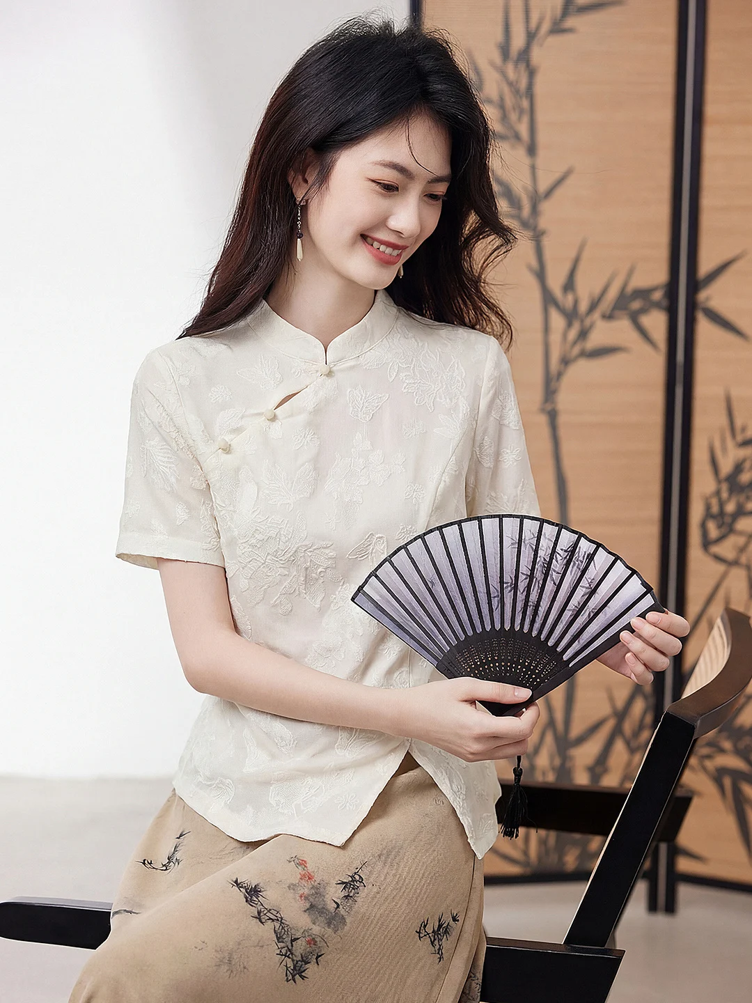 

Xin Fei Yu New Chinese Style White Short Sleeve T-Shirt Women Summer 2026 Embroidered Button up Breathable Anti-Aging Top