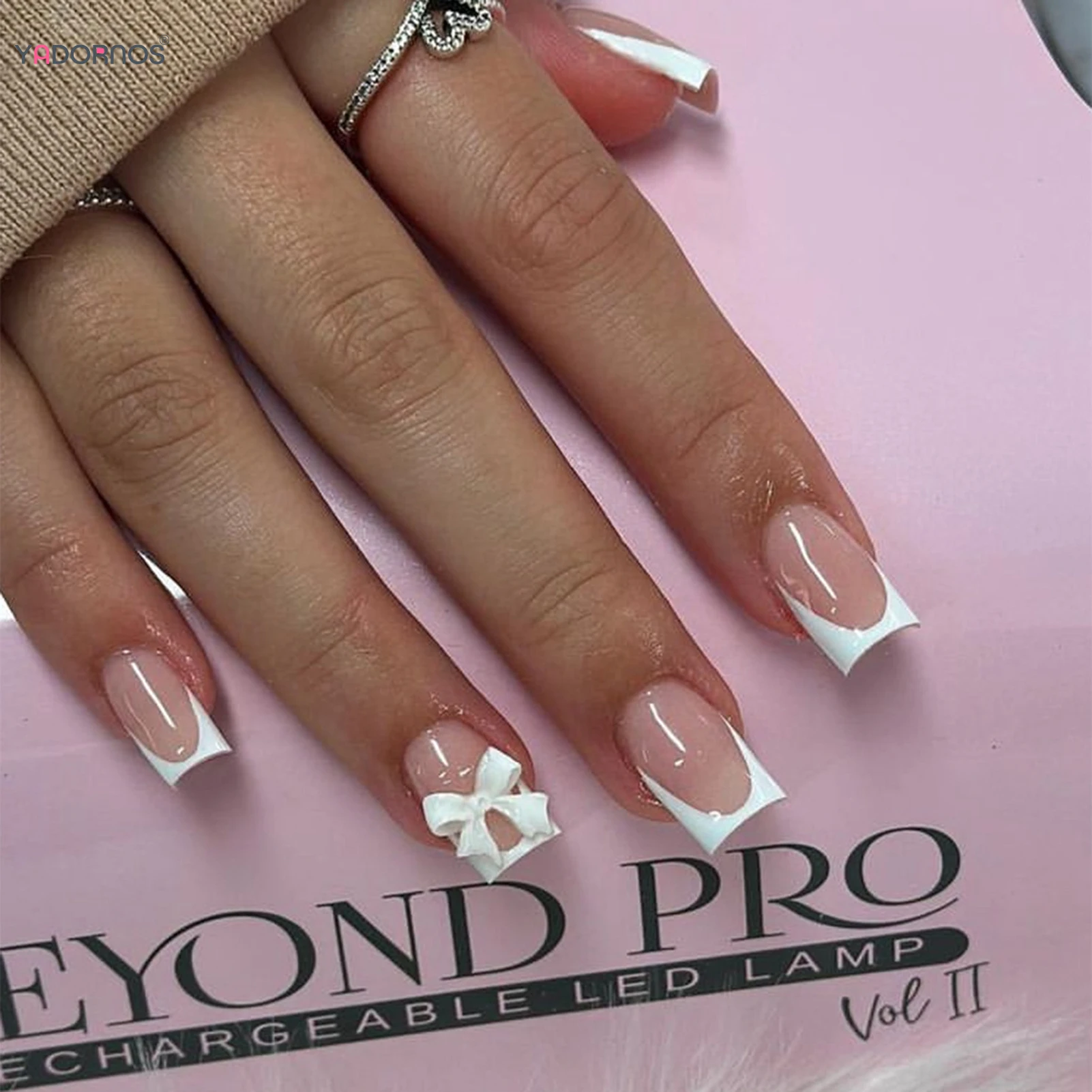 Biała francuska prasa na paznokcie 3D Bowknot Designs Nude Color Fake Nails Wearable False Nails Tips for Women DIY Manicure 24Pcs