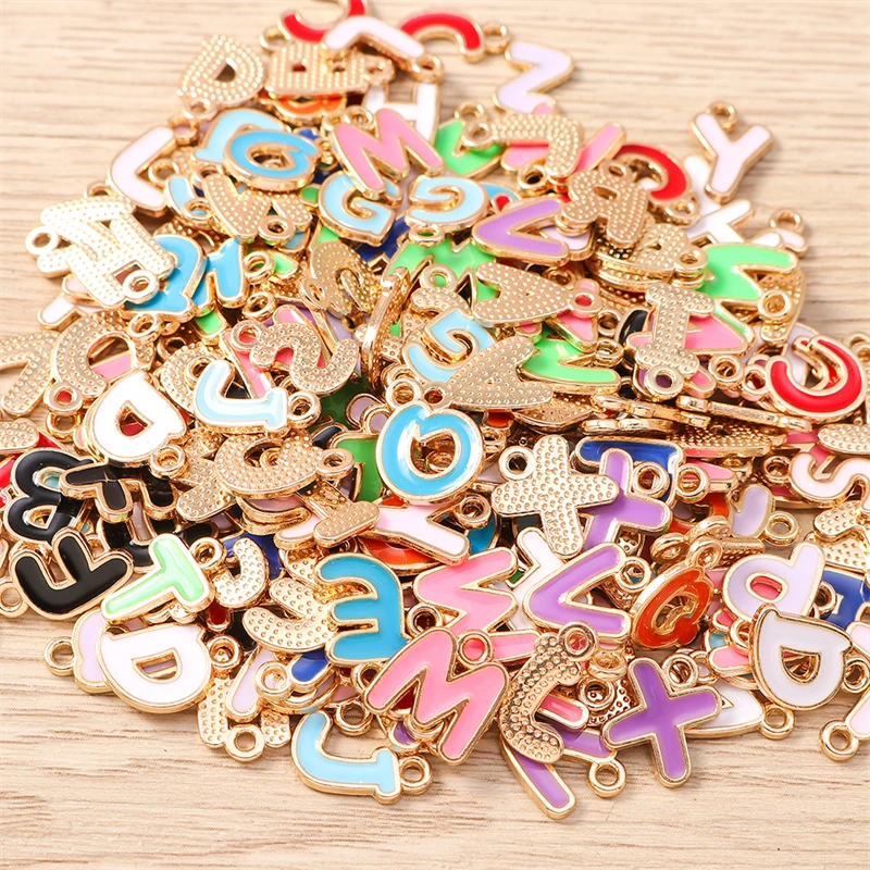 26 Stück zufällig gemischte Emaille-Alphabet-Anhänger A-Z für die Schmuckherstellung von Ohrringen, Halsketten, Armbändern und DIY-Zubehör. – Detail 7