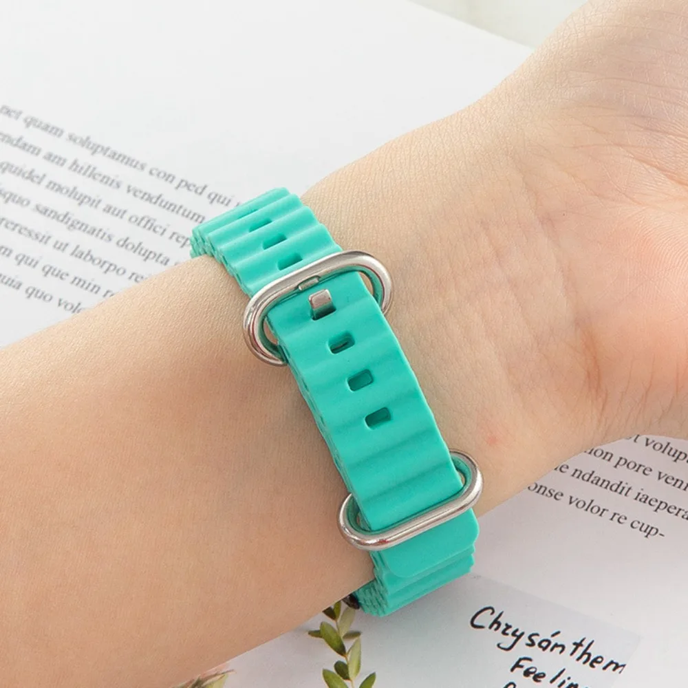 Xiaomi Mi Band 8用の調整可能なシリコン交換ベルト,ソフトシリコンストラップ,ニードルバックルインターフェース