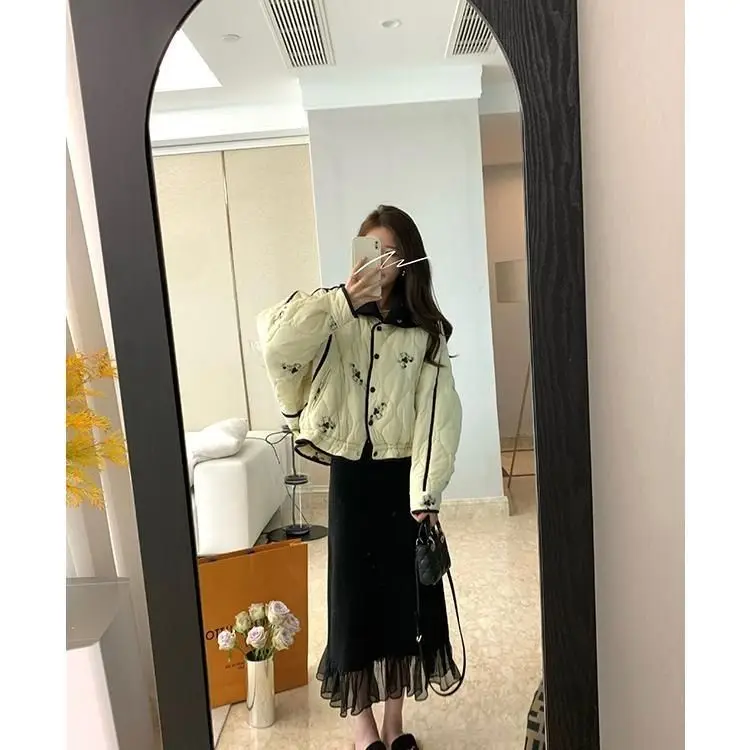 

Gagarich Color Blocked Knitted Splicing Doll Collar Floral Cotton Jacket Women 2025 Winter New Warm Clip Short Parkas