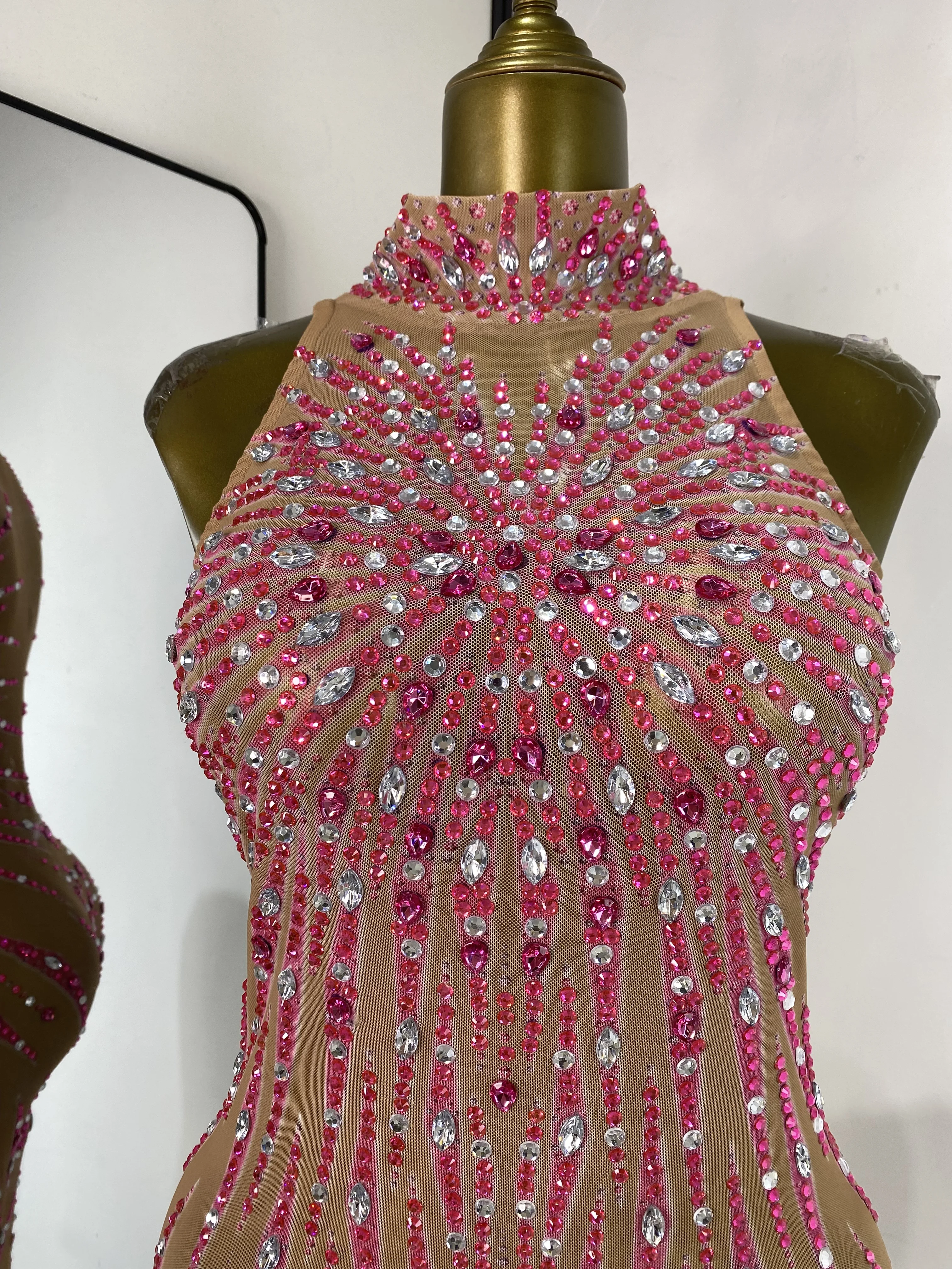 

Pink Rhinestones Mesh Bodycon Jumpsuits Sleeveless See Through Musical Festival Stage Costumes Topic Evening Party Dresses