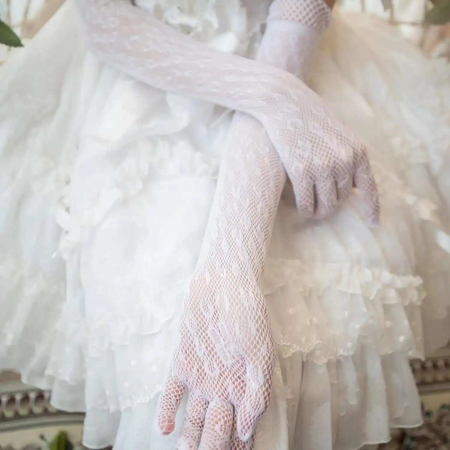 قفازات لوليتا دانتيل طويل بحزام أسود على شكل زهرة قوطية وأكمام يد ريترو لوليتا إكسسوارات رقيقة للحماية من الشمس