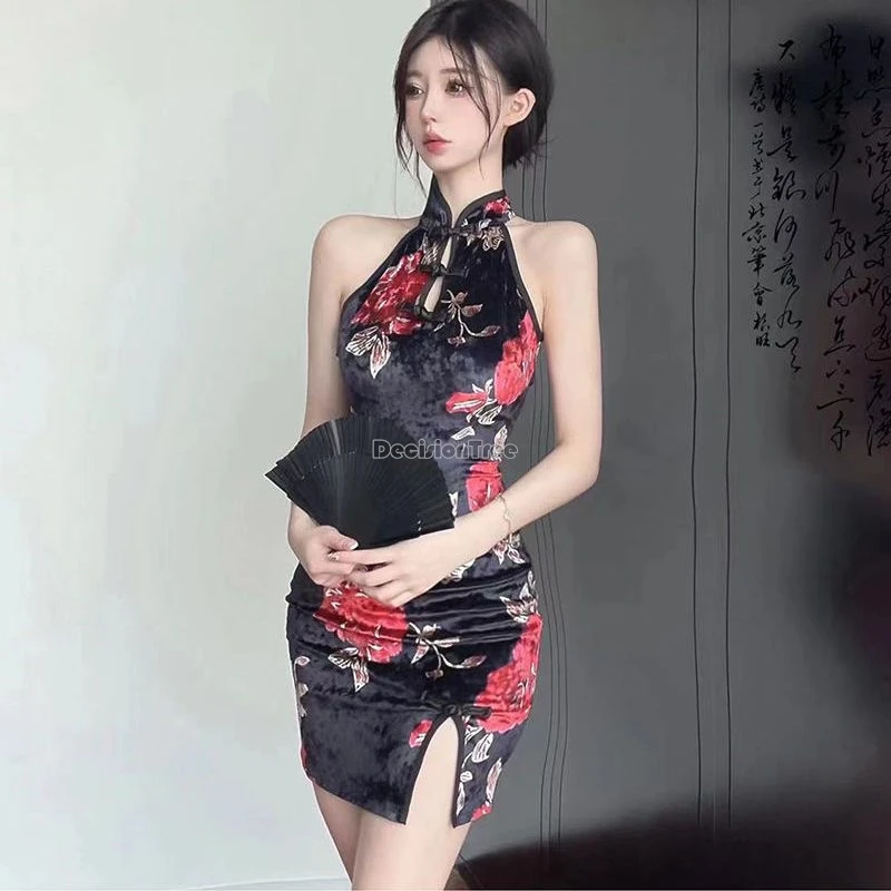 2024 retro chinese style sexy short cheongsam woman new velvet printed hollow out design sleeveless short qipao slit dress w884