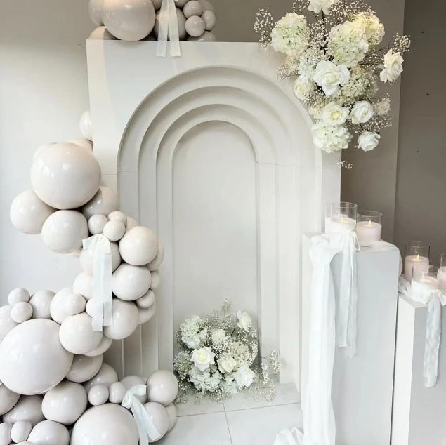 White wedding arches and wall decorations for birthday parties, party balloons