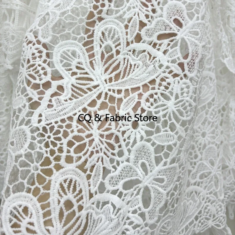 

Водорастворимая молочная шелковая ткань с белой бабочкой и цветочной вышивкой для одежды, платья во дворе