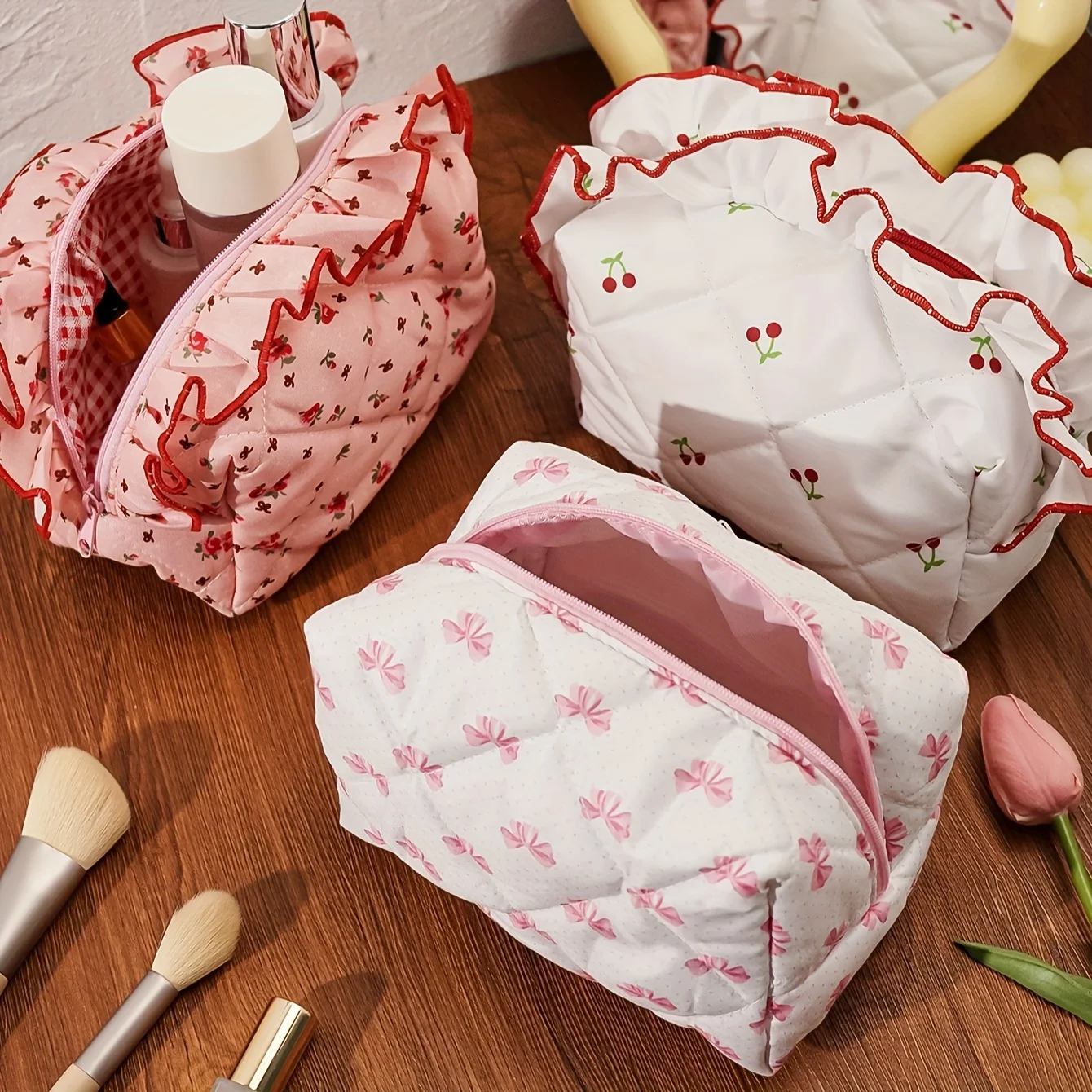 Quilted Makeup Bag Floral Large Cute Cosmetic Bag  Coquette Travel Makeup Pouch Aesthetic Portable Zipper Toiletry Storage Bag