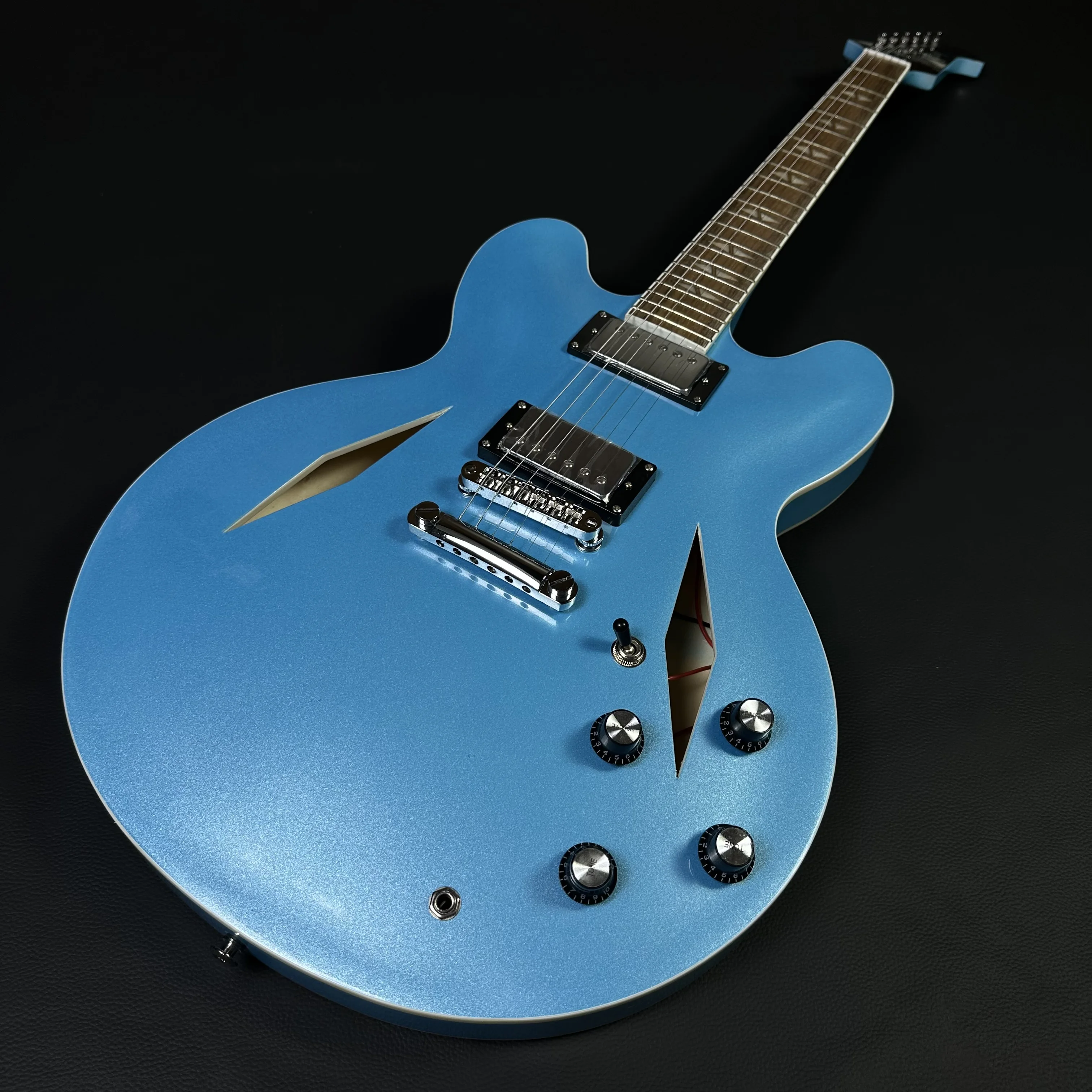 Guitarra eléctrica semihueca DG azul metalizado