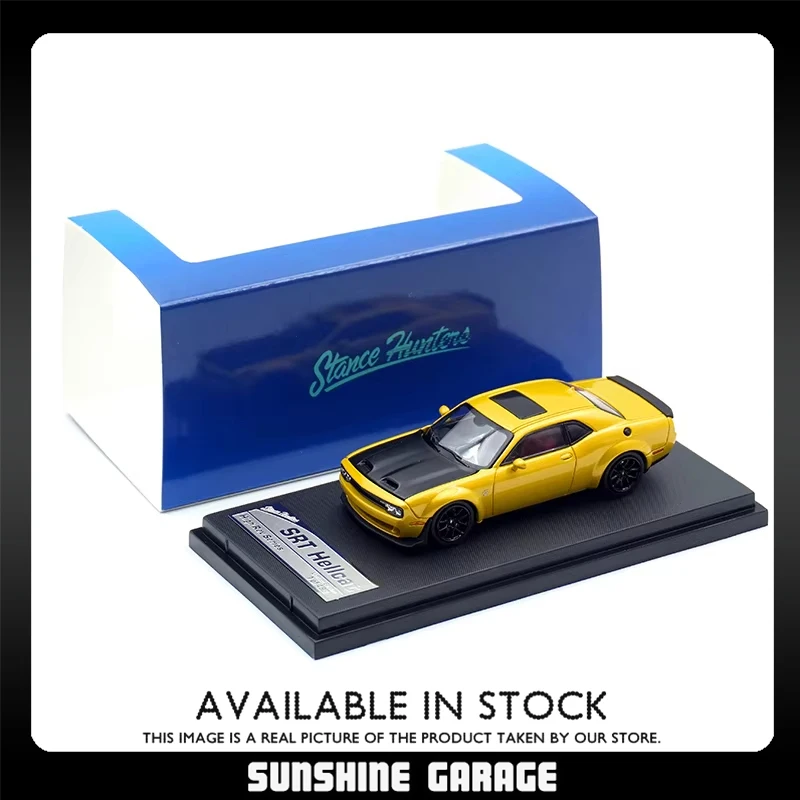 

SH In Stock 1:64 Challenger SRT Hellcat Opened Hood Austin Yellow Diecast Diorama Car Model Toys Stance Hunters