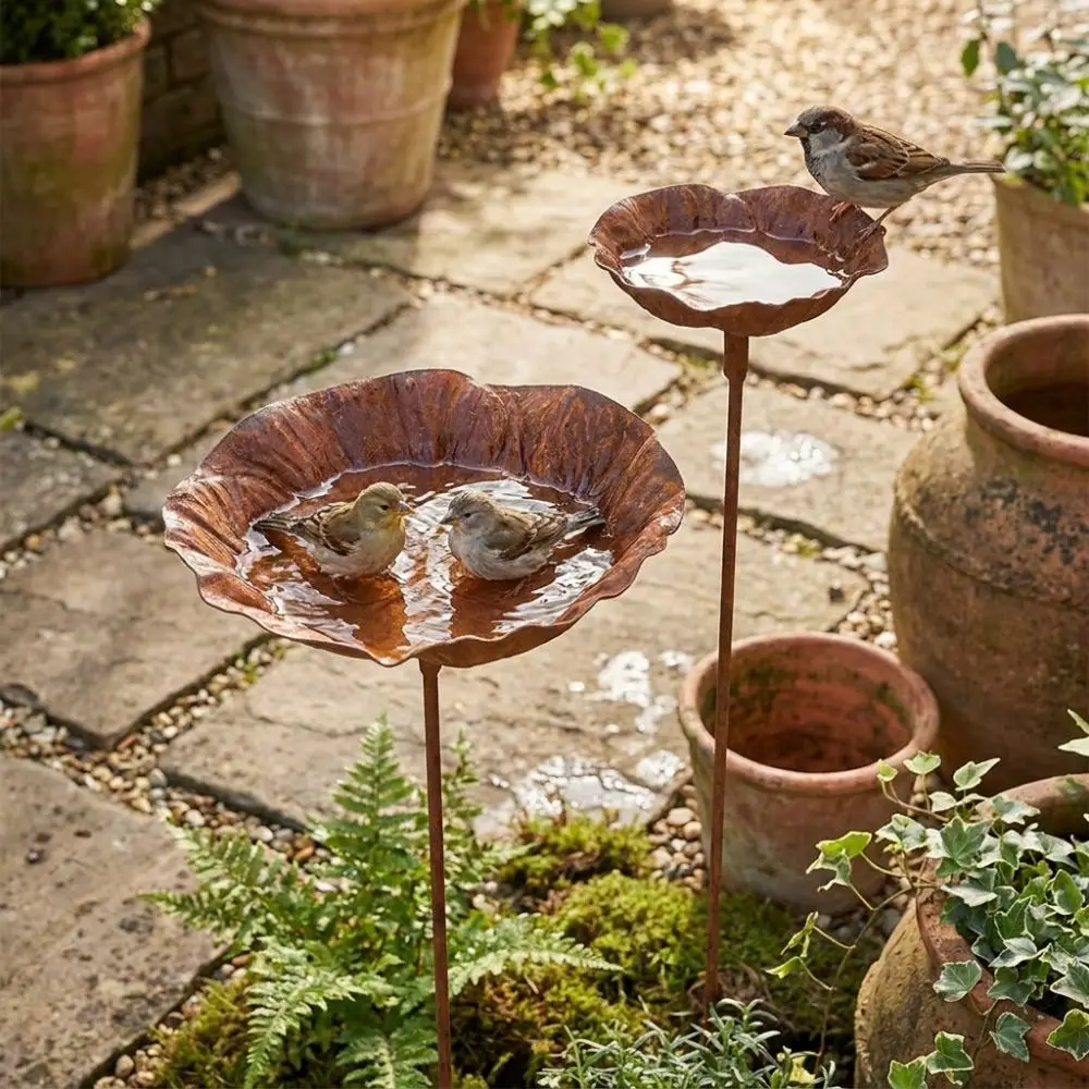 Flower Shape Metal Bird Bath Rusted Vintage Handcrafted Bird Water Dispenser Ground Insert Rust-resistant Bee Watering Station