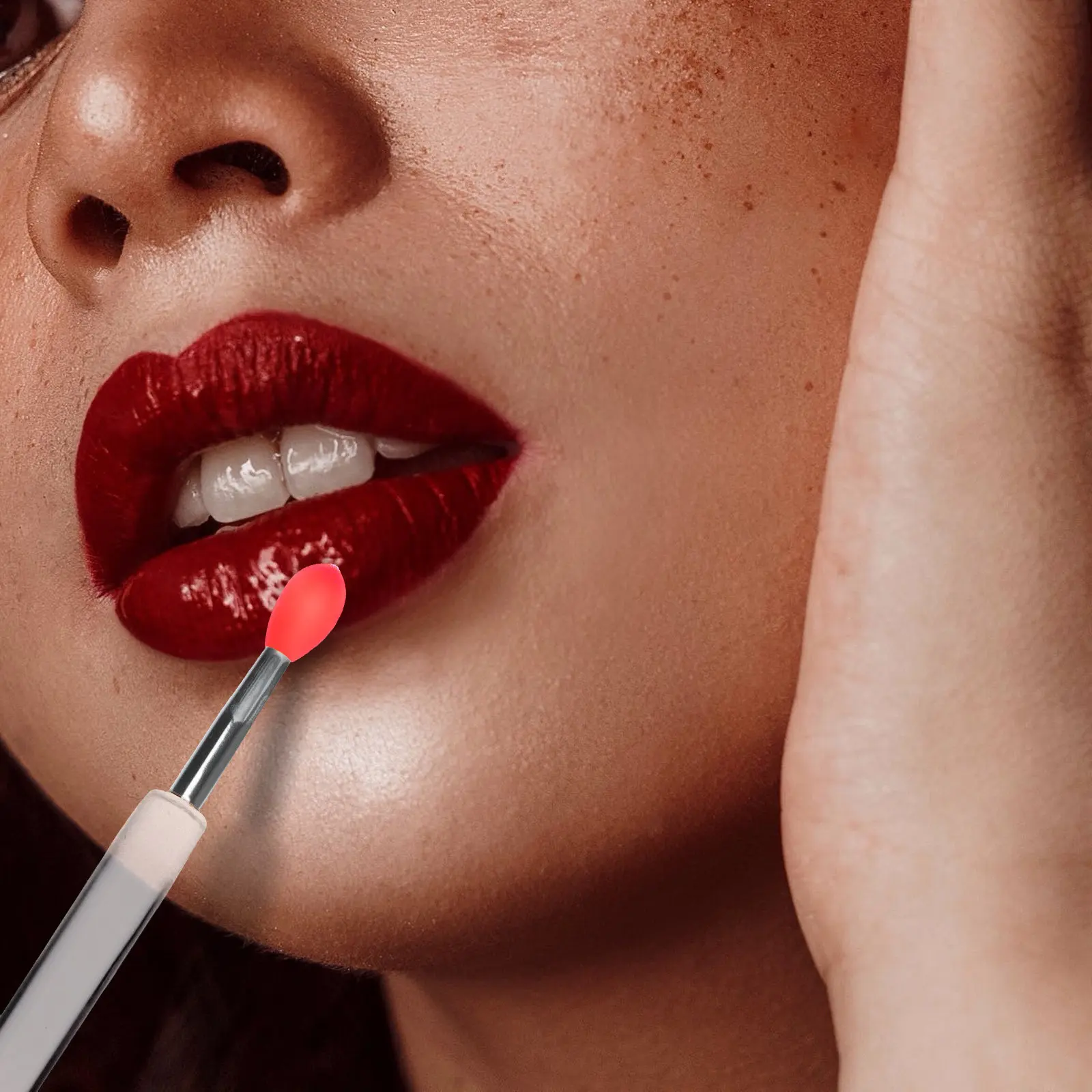 Zestaw 6 szt. silikonowych pędzelków do ust, zapobiegających wnikaniu pyłu, z delikatnymi główkami do aplikacji błyszczyka, szminki, cieni do powiek i balsamu, z trwałą rączką.