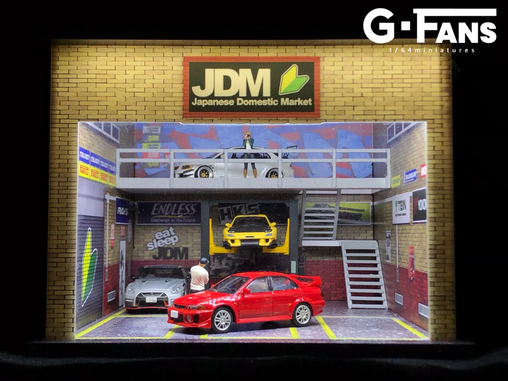 g fans 1:64 Double-storey JDM garage with lights, excluding people and cars