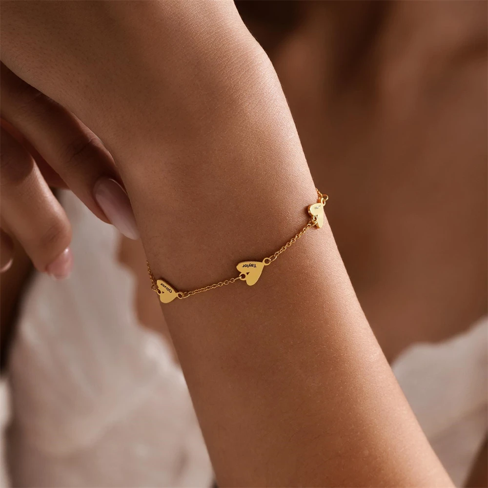 

Браслет с несколькими сердечками на заказ, персонализированный, с гравировкой имени ребенка, из нержавеющей стали, семейное украшение, подарок на день рождения для мамы