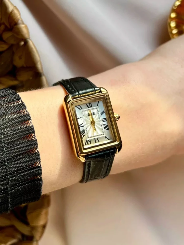 

Vintage Women Quartz Watch Rectangle Roman Numeral Clock Elegant Temperament Leather Ladies Watch