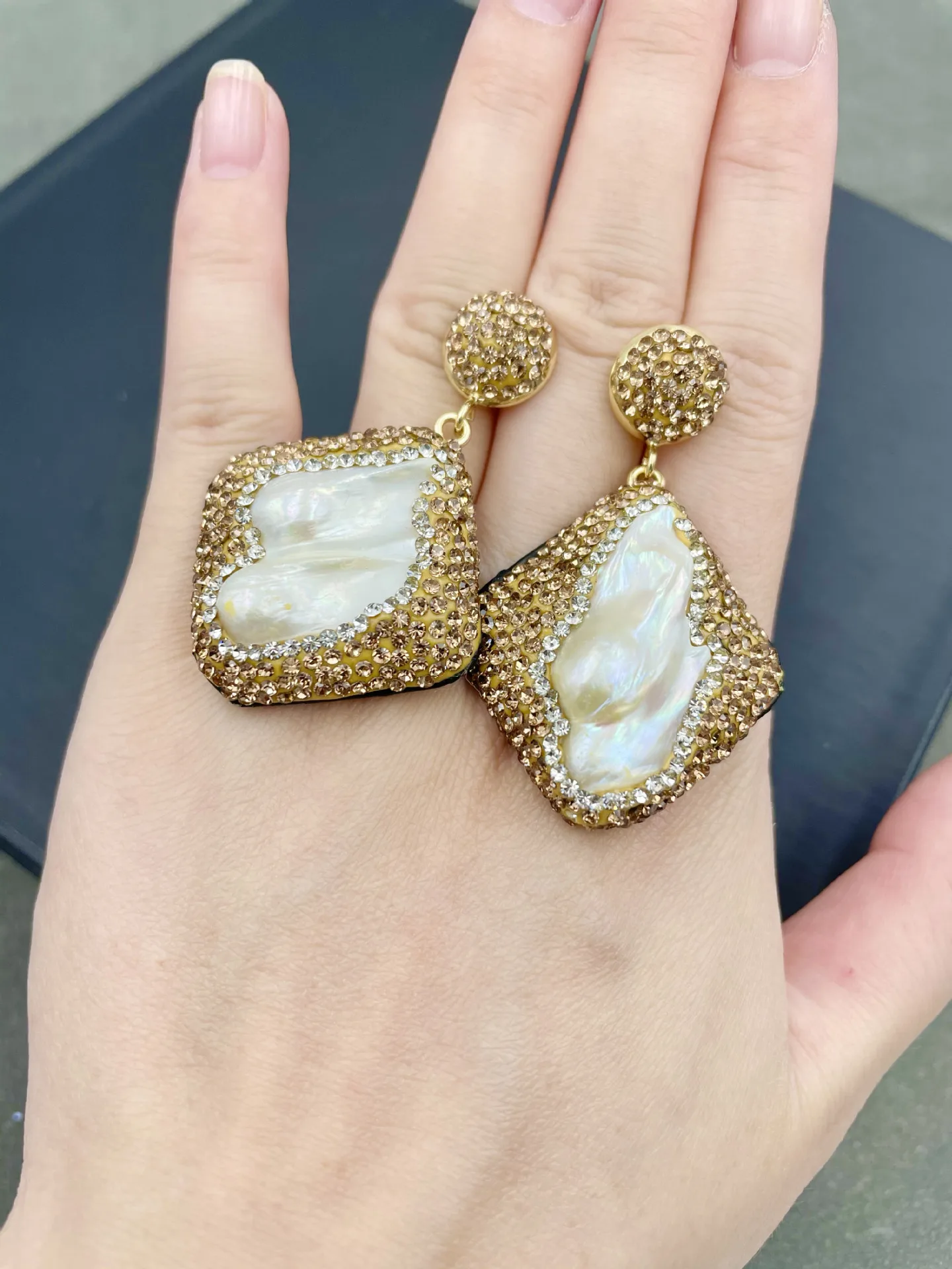 

Baroque special-shaped pearl earrings, high-end personalized retro point earrings, evening light luxury banquet jewelry