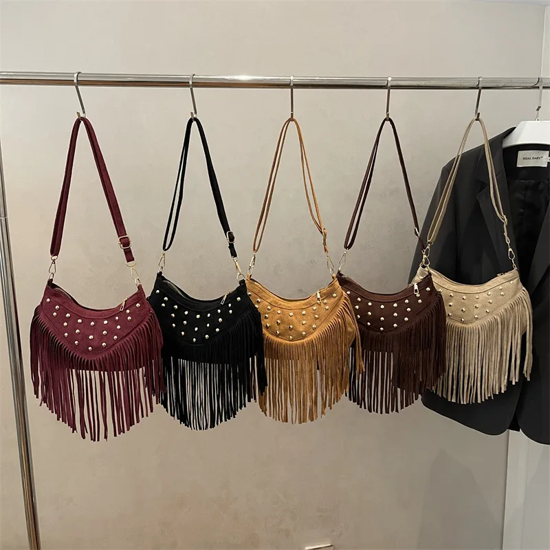 

Trendy Fringe Crossbody Bag 2025 New for Women, Casual Rivet Shoulder Purse, Lightweight Crescent Moon Bag for Christmas & Party