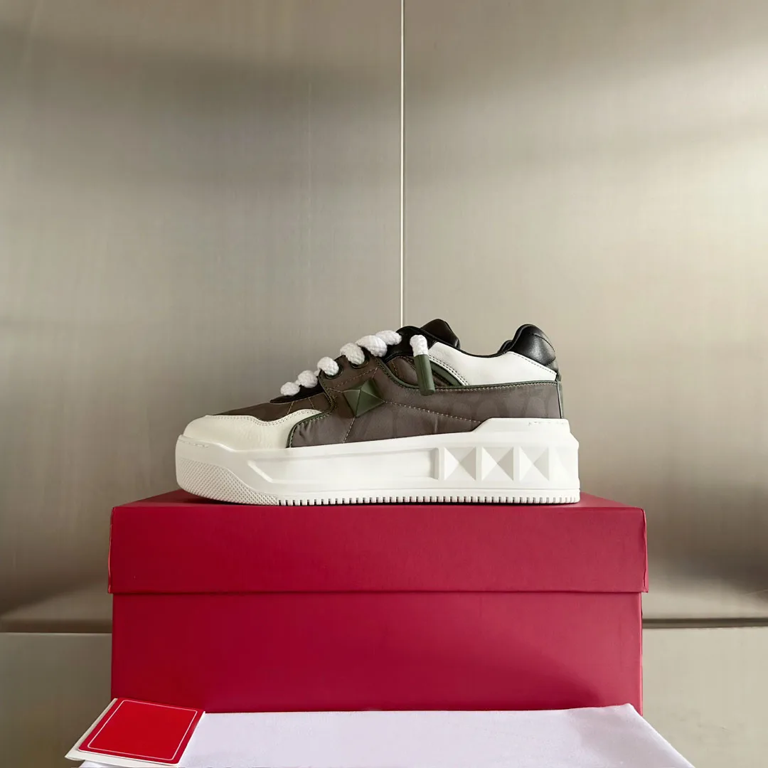 Unisex Low-top Sneakers