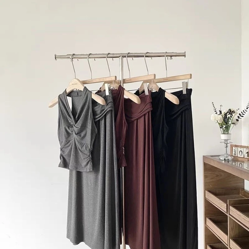 

Fashionable and unique and niche design sense twisted camisole straight tube long skirt summer hot girl new two piece set