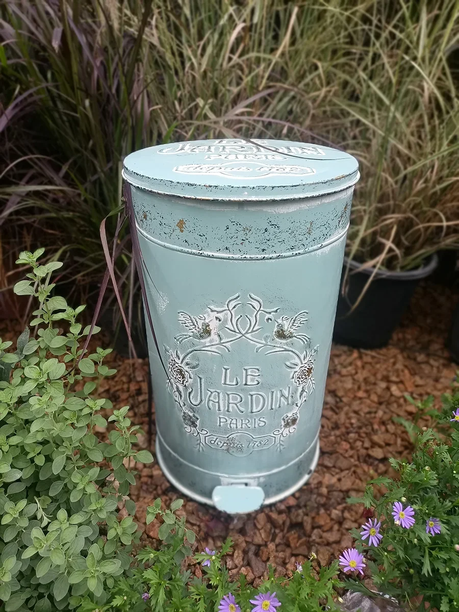 

Handcrafted Vintage Retro Iron Embossed Decorative Foot Pedal Round Trash Can and Dustbin