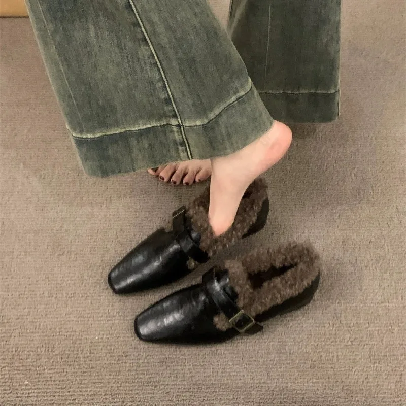 Damen-Lederschuhe, 2026, Winter, pelzige Slipper, quadratische Zehen, niedriger Absatz, Freizeitschuhe, Plüsch, warme Vintage-Pumps, modische Baumwollschuhe