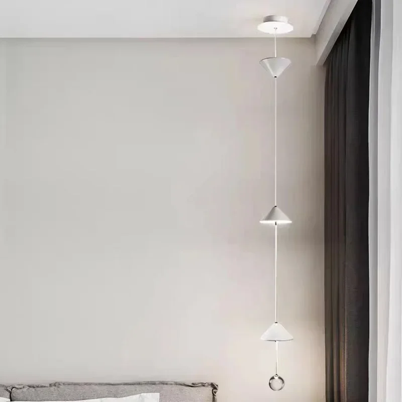 Plafonnier LED Suspendu au Design Moderne, Disponible en Noir et Blanc, Luminaire Décoratif d'Nik, Idéal pour un Salon ou une Chambre à Coucher, Livraison Directe