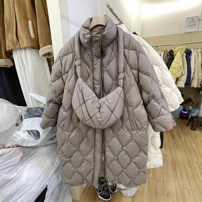 Doudoune longue pour femme, coupe ample avec sac, longueur aux genoux, épaisse et chaude, manteau à col montant, nouveau Style d'hiver 2025