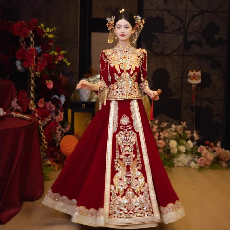 

New Chinese-style toasting and wedding dress for people going out