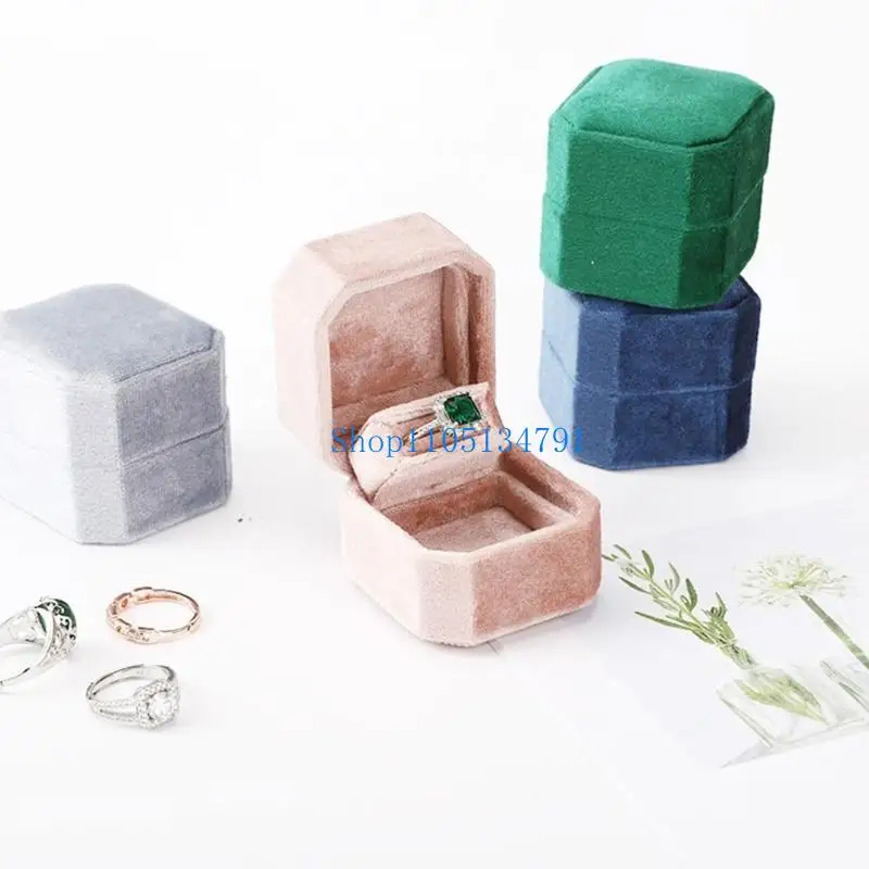 

98km Pack of 1 Protective Plush Jewelry Carrying Case for Heirlooms and Fine Pieces