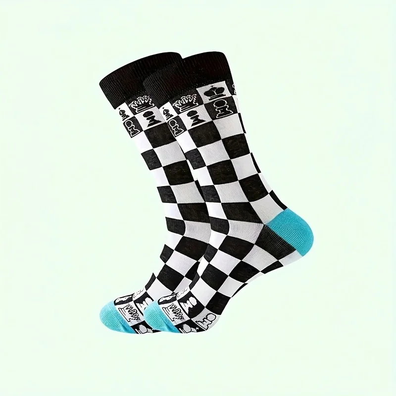 1 Pair of Men's Black and White Checkered Mid-Calf Socks