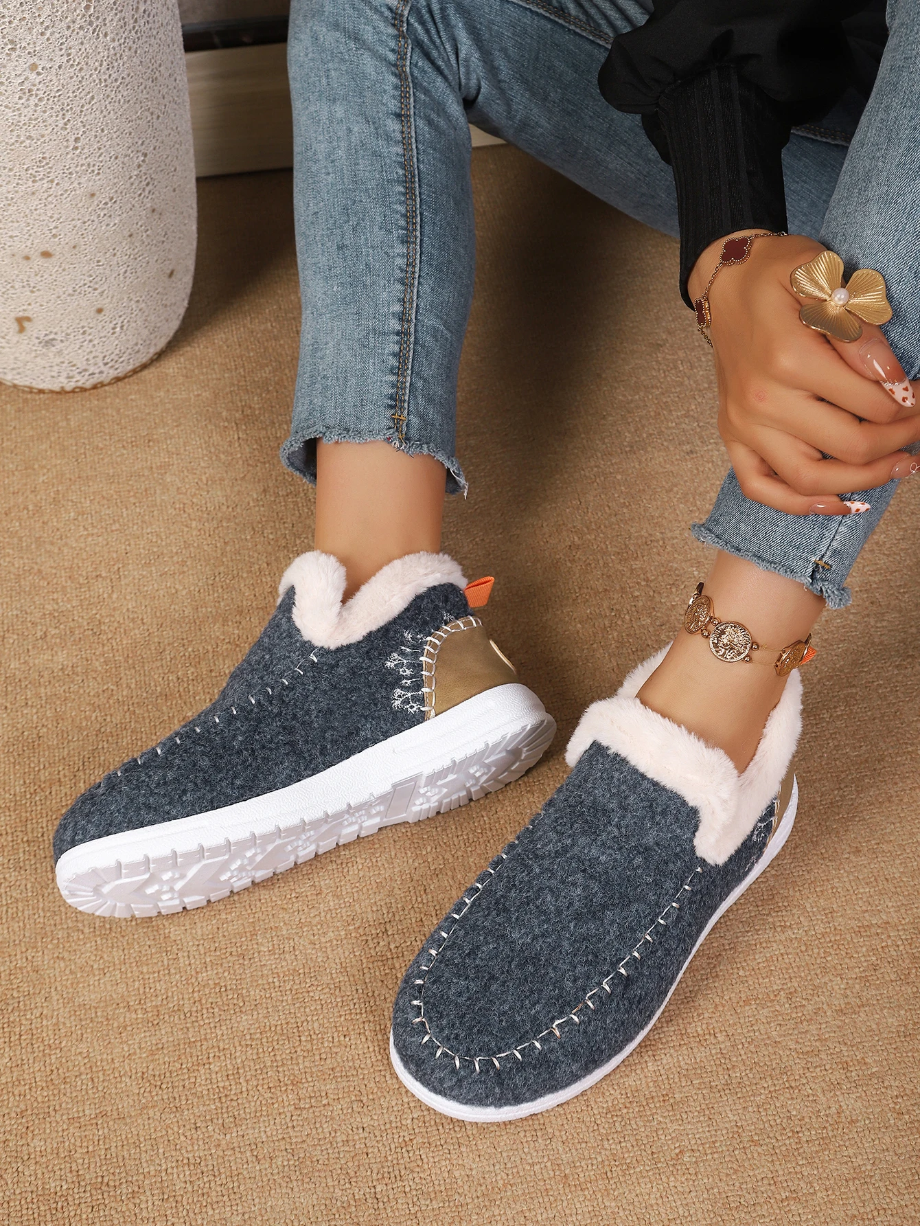 Damen Winter Slip-On Stiefeletten mit Flauschigem Kragen, Weichem Filz, Warmem Fleecefutter, Flach, Rutschfest, Leicht, für den Alltag, Schneestiefel – Detail 33
