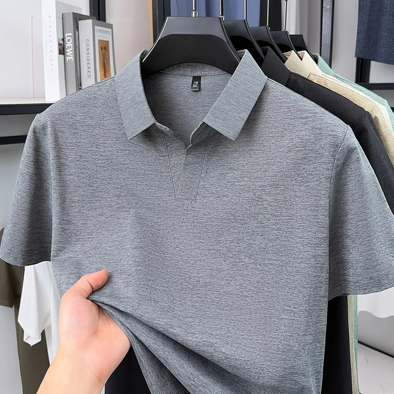 Herren Kurzarm-Poloshirts, einfarbig, ohne Knöpfe, V-Ausschnitt, schmal geschnitten, leicht, knitterfrei, modische Alltags-Tops für Männer – Detail 12