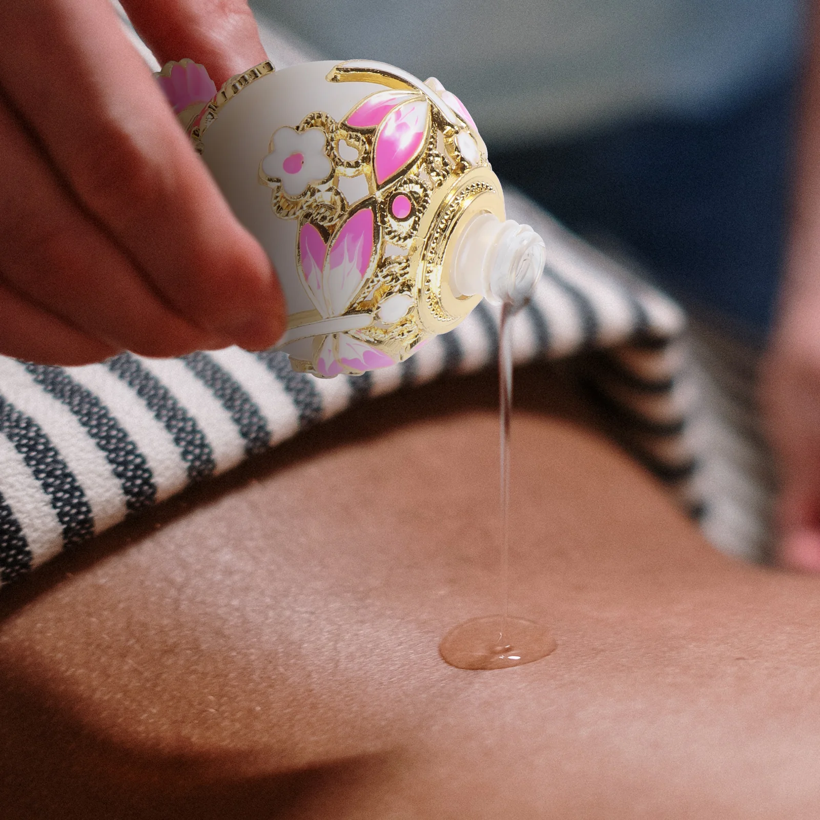 

Glass Perfume Bottle Tight Seal Dragonfly Decoration for Essential Oil Perfume Storage Refillable Frosted Holder