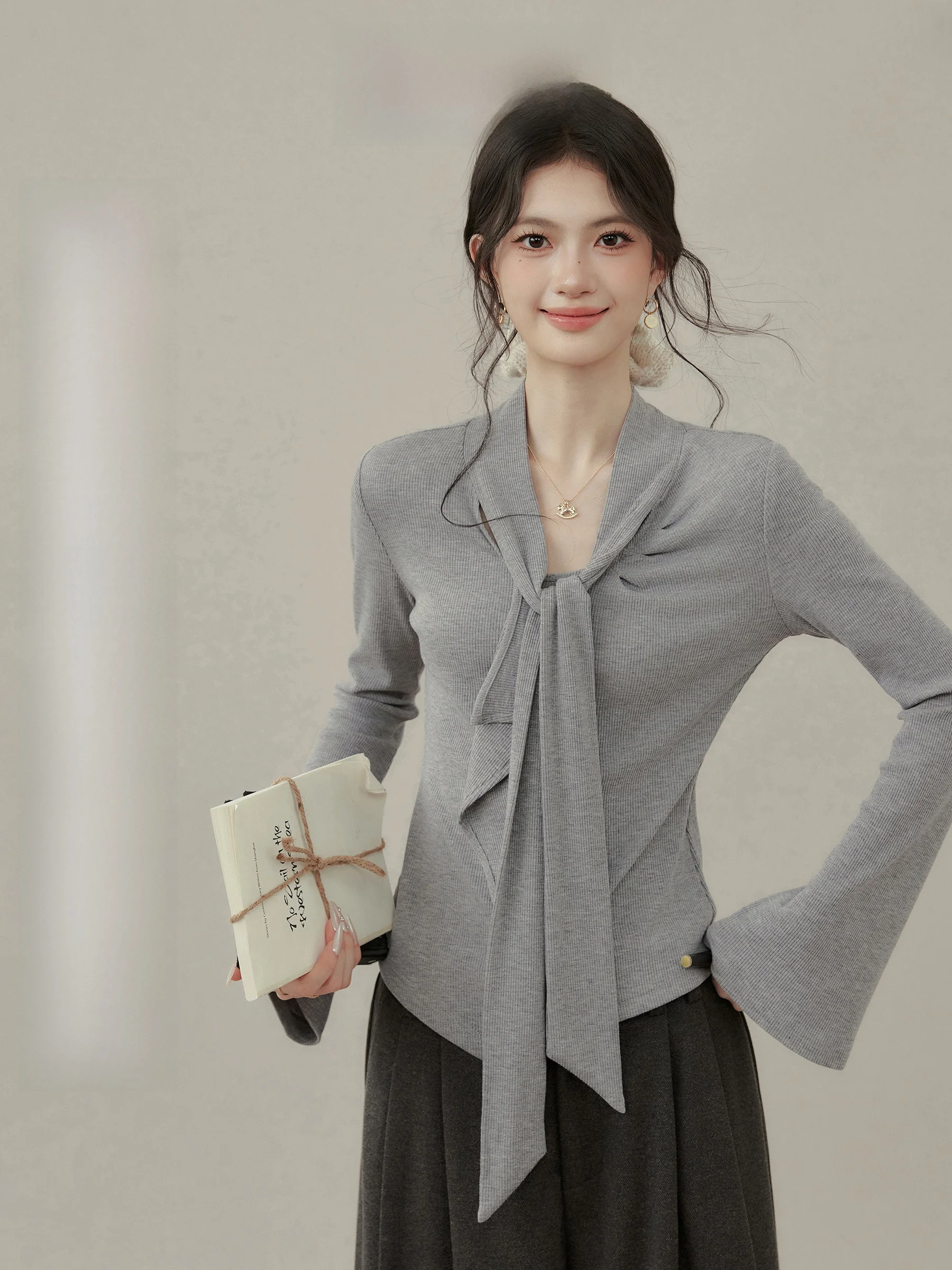 

Художественная футболка Sle Fro, женская футболка с v-образным вырезом и узлом, большие размеры, корейский осенний топ Pure Desire для поездок на работу Faion Sve