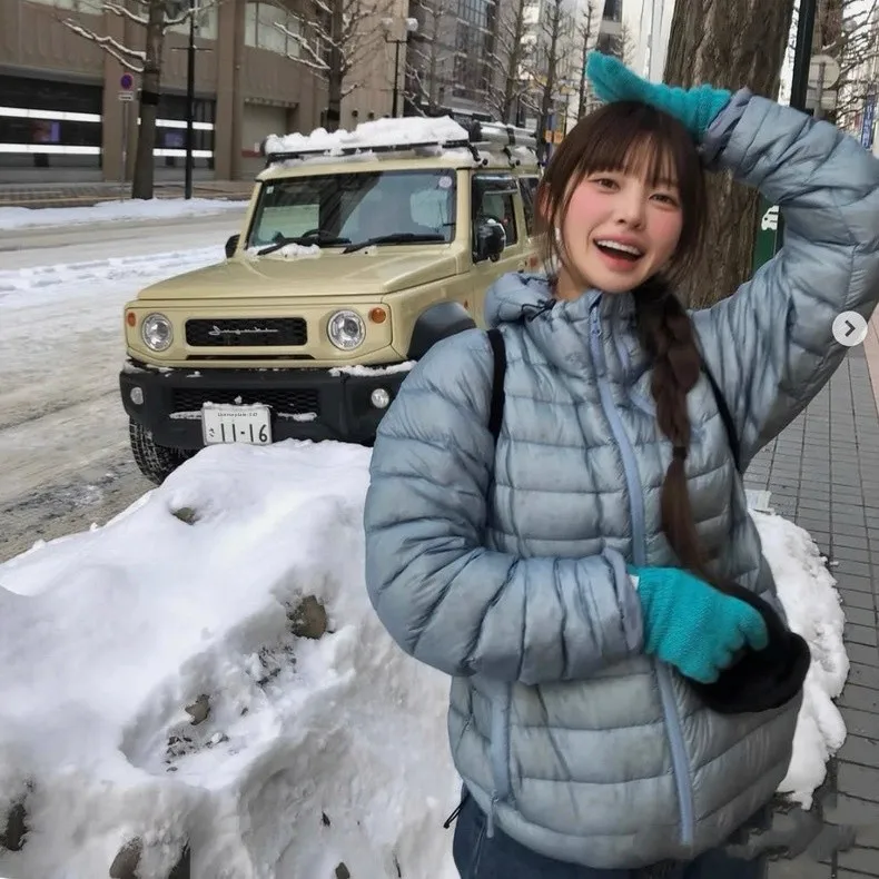 

Женская утепленная куртка-пуховик с капюшоном, приталенная, на молнии, для активного отдыха, с воротником-стойкой